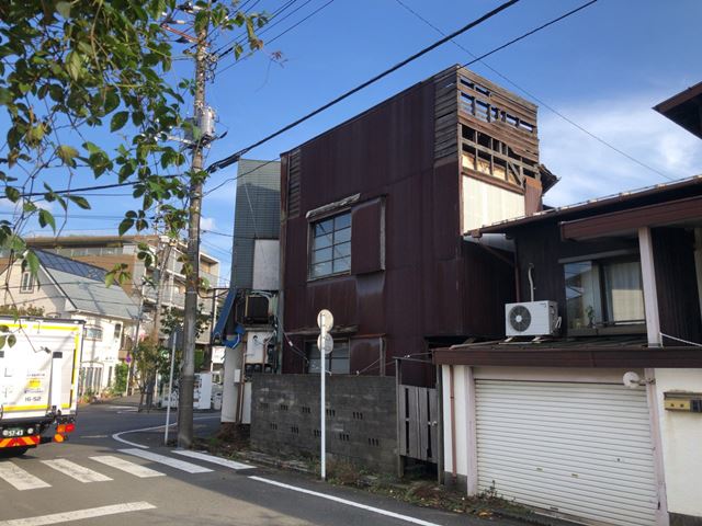 木造２階建て家屋解体工事(横浜市港北区錦が丘)　工事中の様子です。